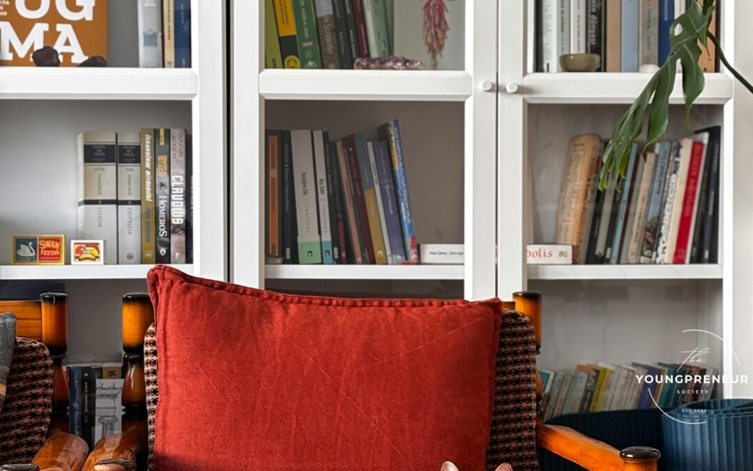 The Entrepreneurial Bookshelf: Essential Marketing Books for Young Entrepreneurs